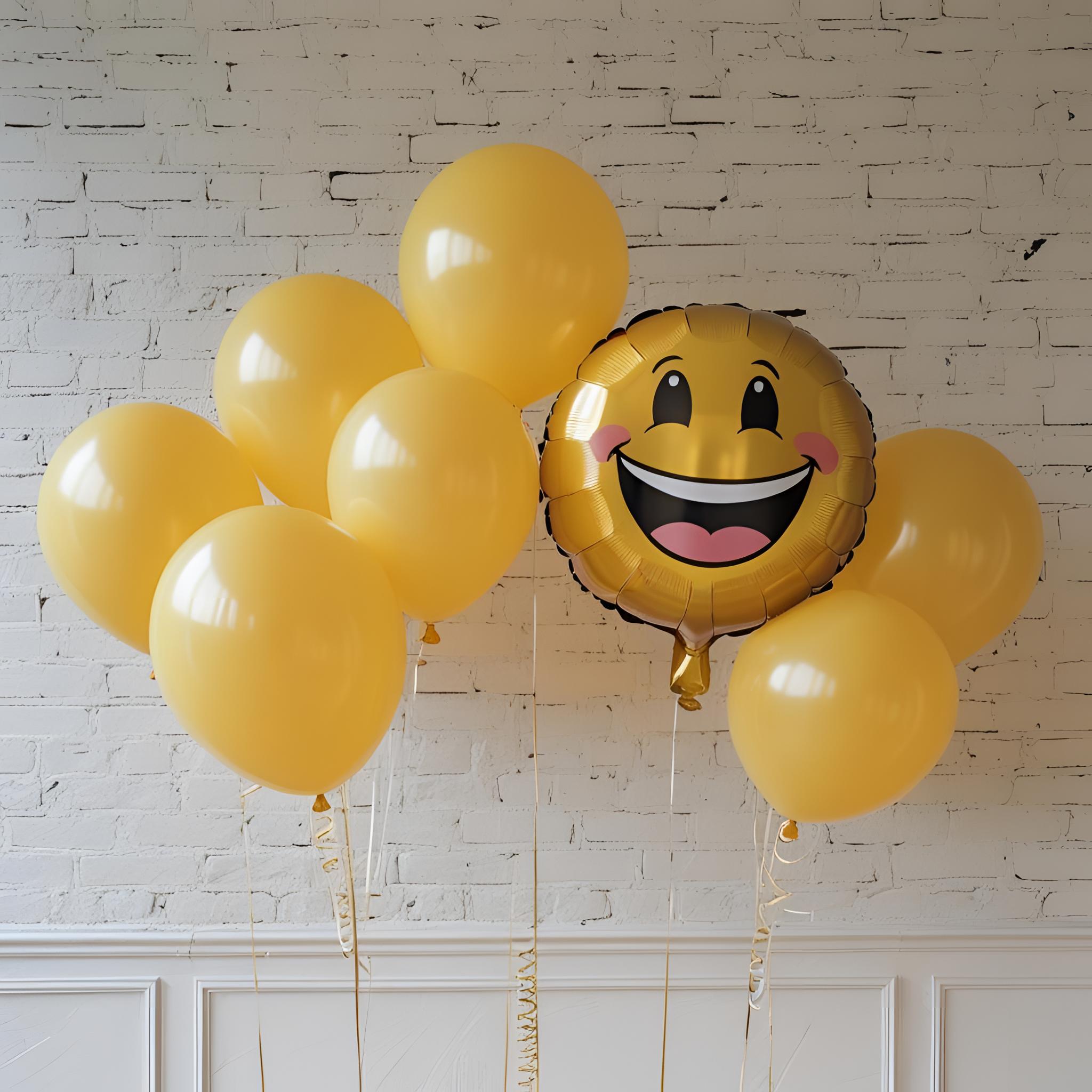 ballons jaunes dont un balon smiley  qui rit